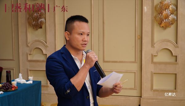 趁热打铁，亿昇达团队小伙伴在参加完培训后进行会后空巴，畅谈收获，共享心得！