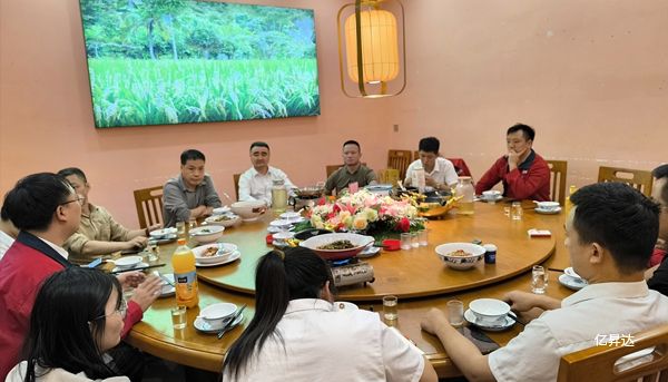 趁热打铁，亿昇达团队小伙伴在参加完培训后进行会后空巴，畅谈收获，共享心得！